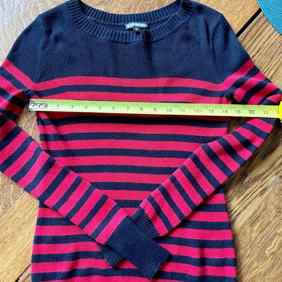 Express Sweater - Picture 5 of 7